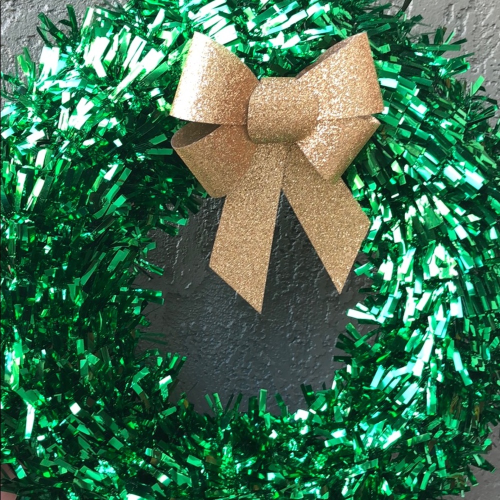 Green Garland Wreath w/Gold Bow🎄
